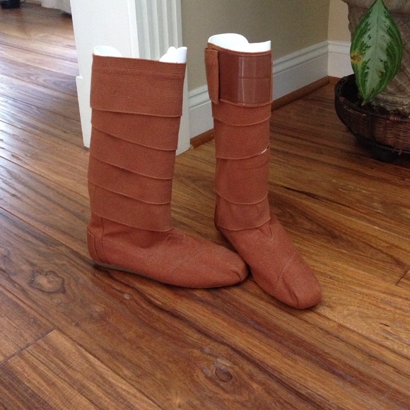 Authentic TOMS Vegan Wrap Boots