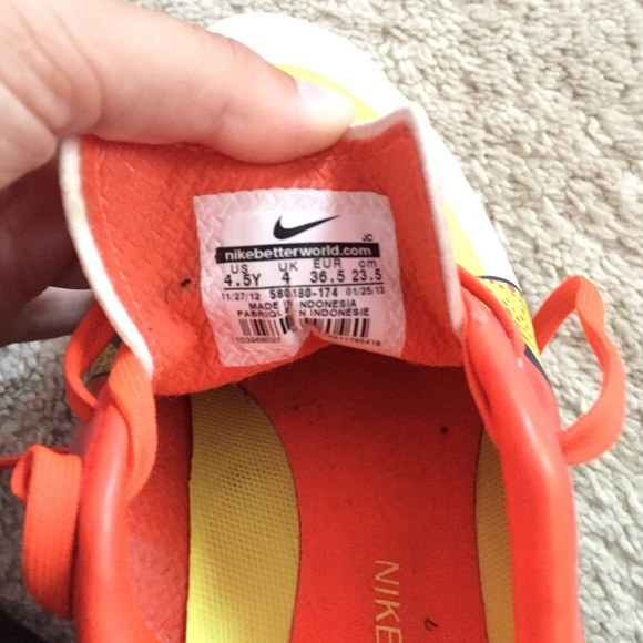 Nike Soccer Cleats - Picture 4 of 4