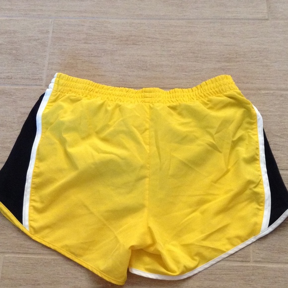 Special edition Nike Livestrong Dri-Fit shorts - Picture 2 of 4