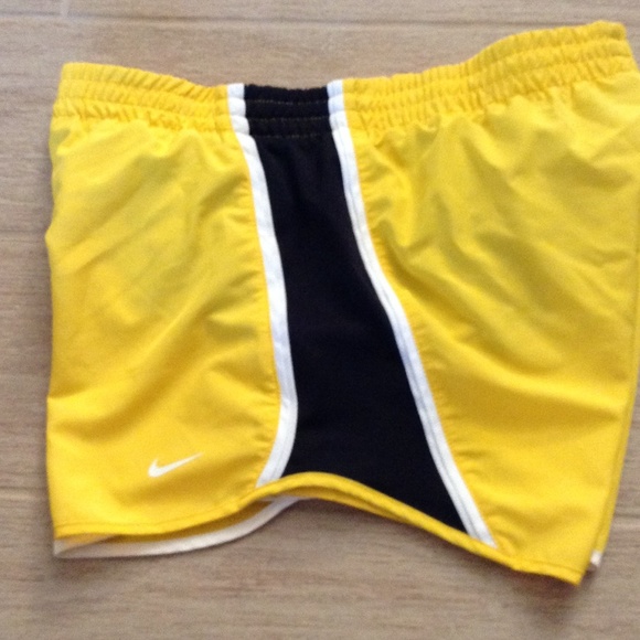 Special edition Nike Livestrong Dri-Fit shorts - Picture 4 of 4