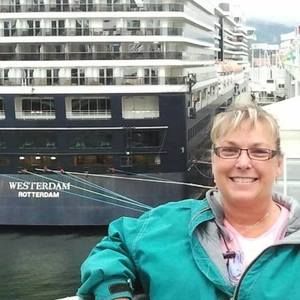 Meet your Posher, Debbi