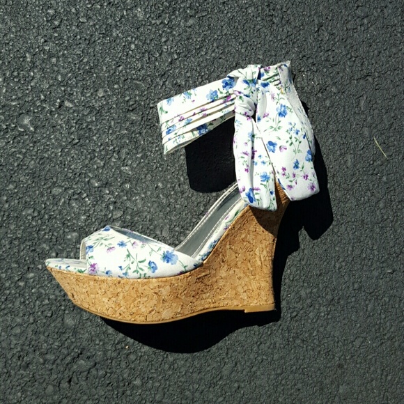 Dollhouse Shoes - NWOT Floral Wedges