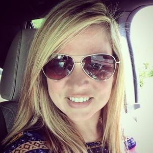 Meet your Posher, Holly