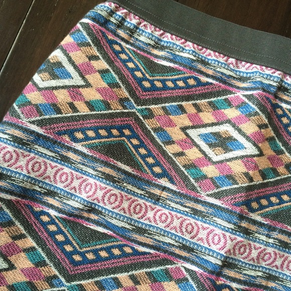 Chic AE Tribal Mini Skirt NWT - Picture 2 of 4