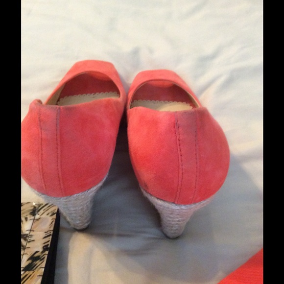 Suede C. Wonder peep toe wedge espadrilles! Sz 6 - Picture 3 of 3