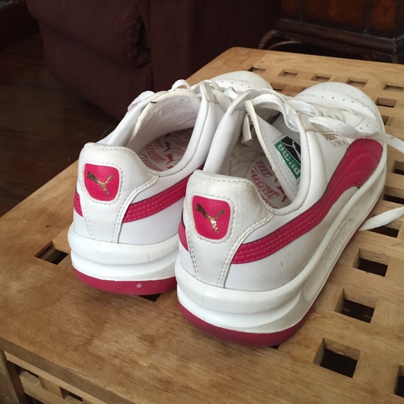 Pink/white Pumas - Picture 3 of 4