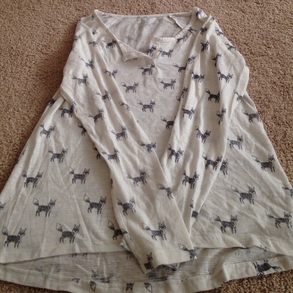 Cream and gray fox print sleep shirt