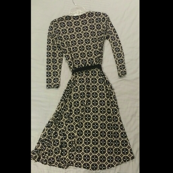 Dress-this dress sold to locally - Picture 2 of 3