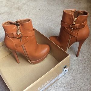 Camel booties