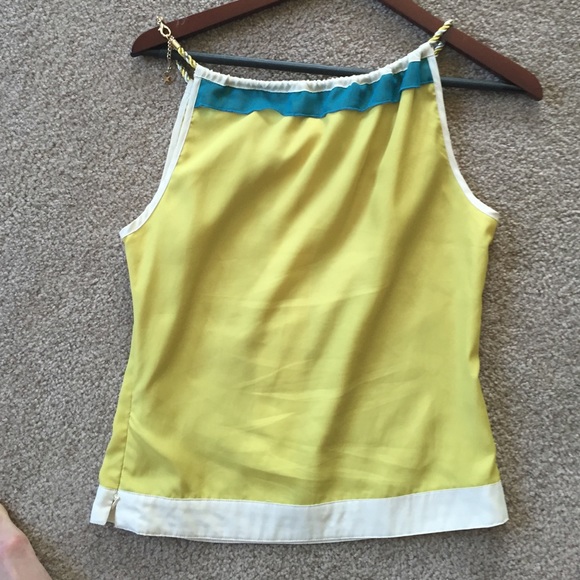 Sleevless Top - Picture 3 of 4