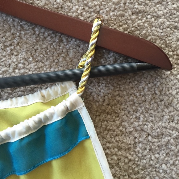 Sleevless Top - Picture 4 of 4