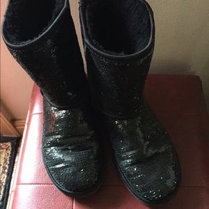 UGGS SEQUINCE BOOTS SIZE 7
