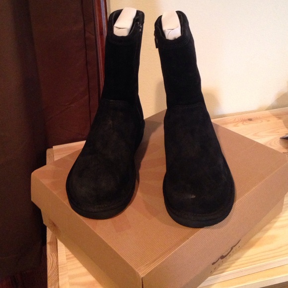 Ugg size 8 hard boot mid calf