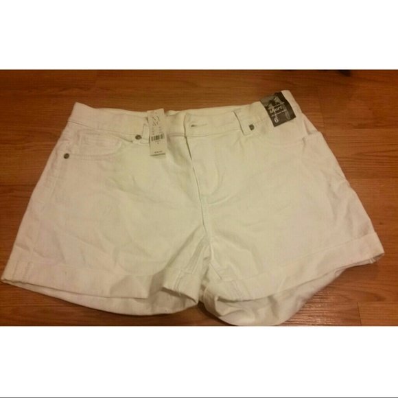 NWT: White shorts