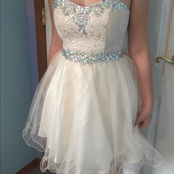 Selling my homecoming dress from last year - Picture 2 of 4