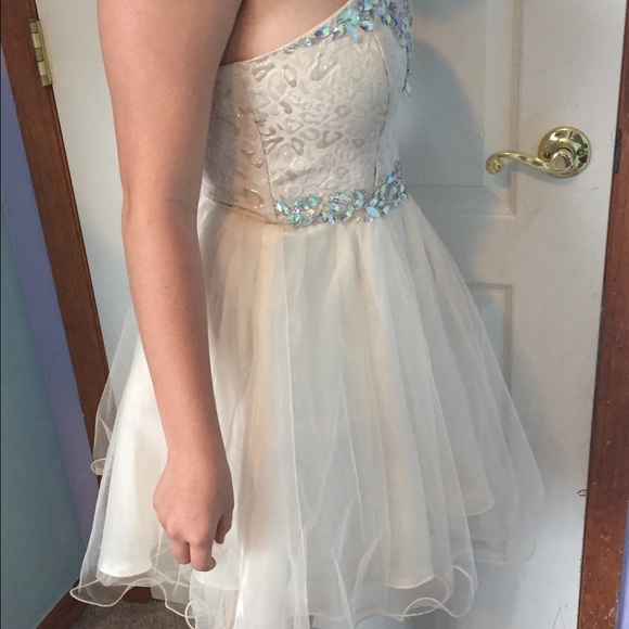 Selling my homecoming dress from last year - Picture 3 of 4