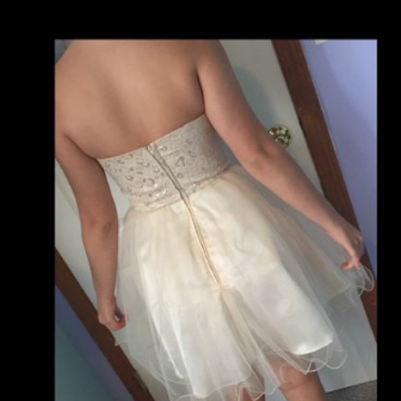 Selling my homecoming dress from last year - Picture 4 of 4