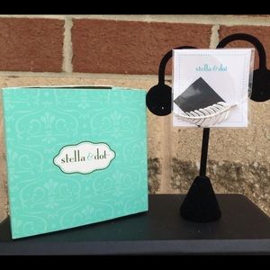 Stella & Dot Sterling Silver Leaf  Charm. New!