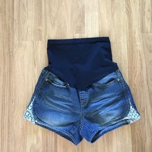 Maternity shorts