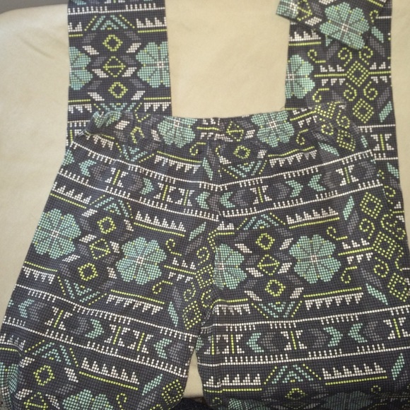 Tribal print leggings