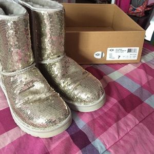 Sparkle uggs! Size 7, only worn once!
