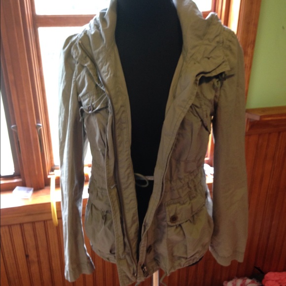 An olive green zip up jacket made w/ light fabric.