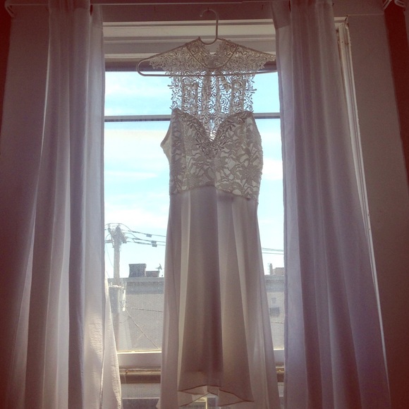 Selling - Picture 1 of 4