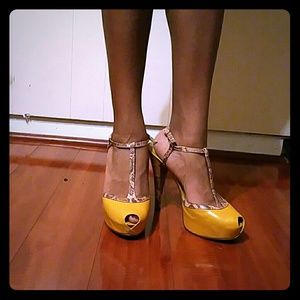 Mustard yellow leather shoes