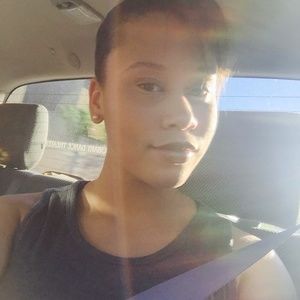 Meet your Posher, Alexis