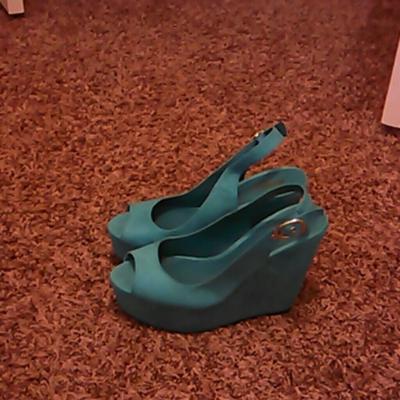 Teal wedges