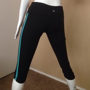 Lululemon Black & Teal Capri