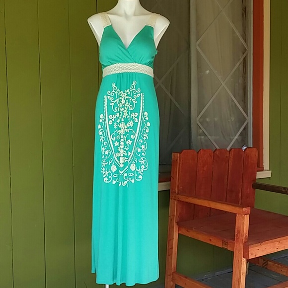 Dresses & Skirts - NWT Beautiful Summer Maxi Dress
