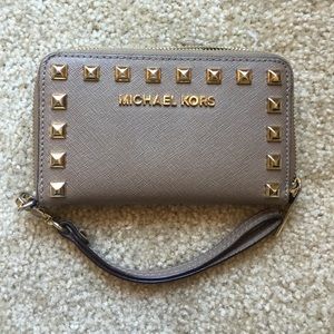 Micheal Kors studded iPhone 4 wallet!! mint cond.