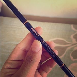 Anastasia Beverly Hills brow wiz