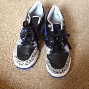 LIKE NEW! NIKE AIR ASSAULT