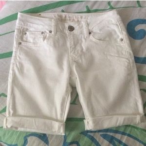American Eagle White Bermuda Shorts Size 0