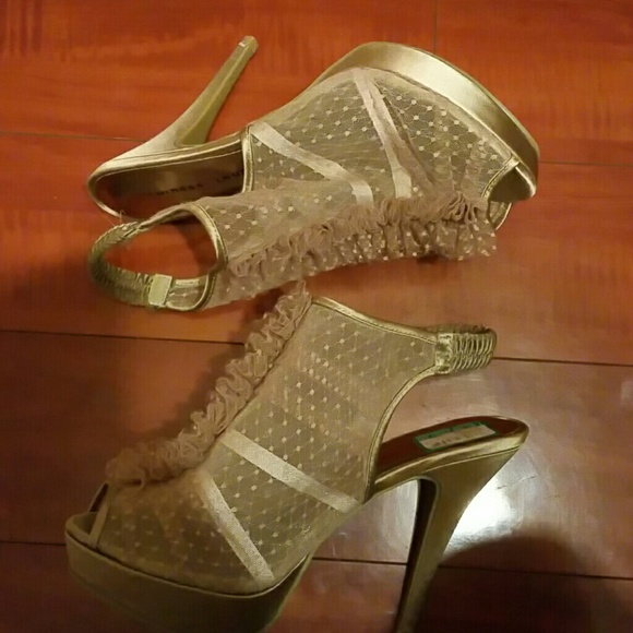 Beige flower net design shoes - Picture 4 of 4