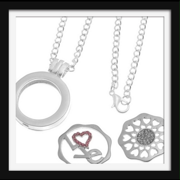 Beautiful hollow floating memory locket necklace - Picture 1 of 3