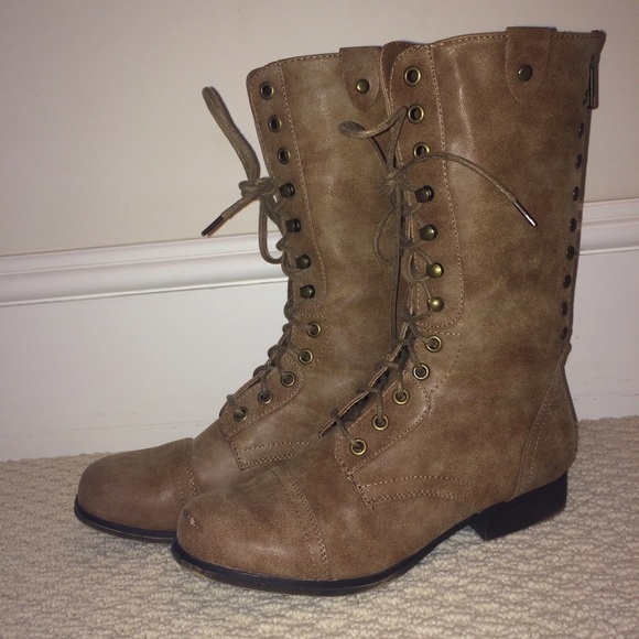 Steve Madden brown lace-up boots