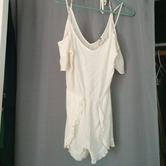 Like New Ivory ruffle off shoulder romper - Picture 1 of 4