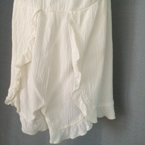 Like New Ivory ruffle off shoulder romper - Picture 2 of 4