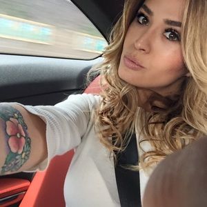 Meet your Posher, Claudia