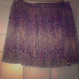 Floral print, pleated mini-skirt!