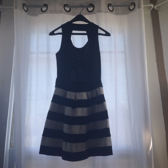 Selling - Picture 2 of 4