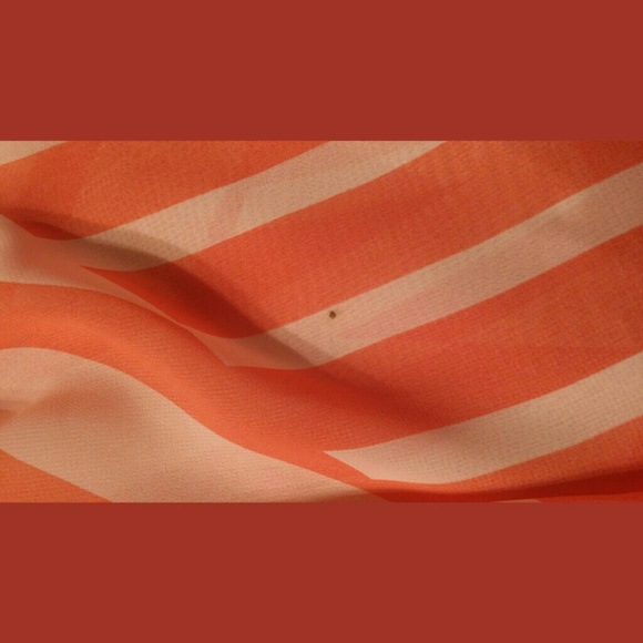 *Sold* Top - Picture 4 of 4