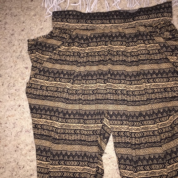 🐅 Khaki Tribal Print Joggers 🍂 - Picture 2 of 3