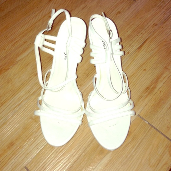 🐣Herstyle strappy white heels🐣