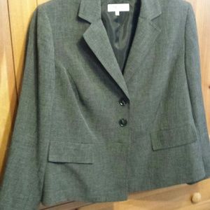 Fully lined Jones Studio suit jacket