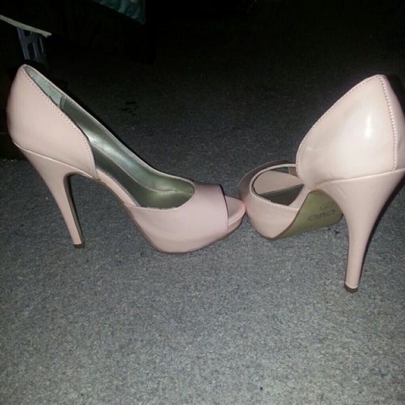 Pink heels - Picture 1 of 4