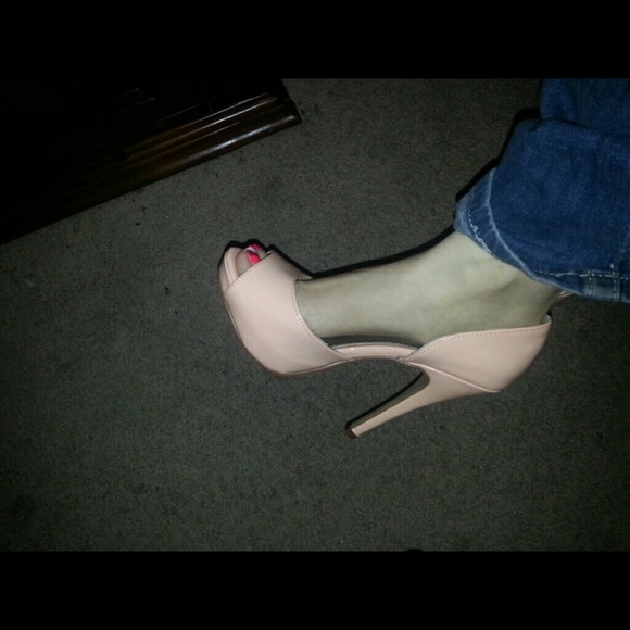 Pink heels - Picture 2 of 4